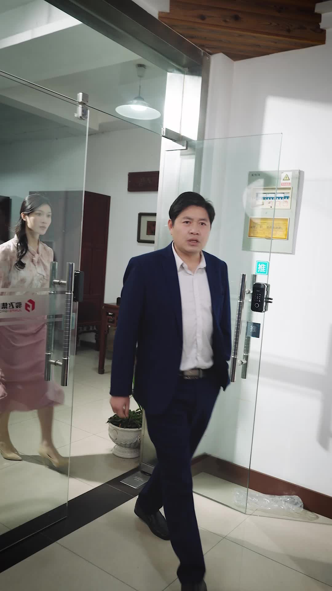 EP. 54 - เจ้าบ่าวแค้นช้ำ หนีตายไปเป็นมหาเศรษฐี